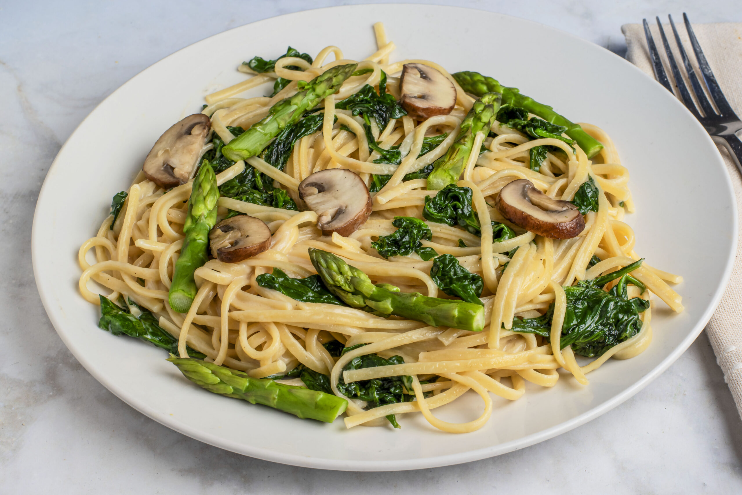 Creamy Asparagus & Mushroom Pasta